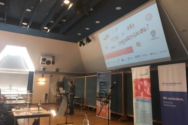 Maria Nesselrath stellt die SINUS Studie vor